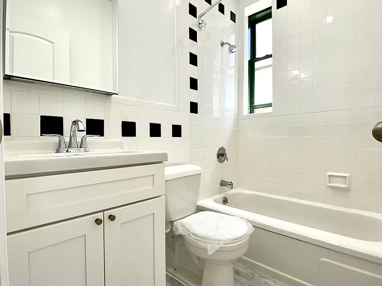 501 E 78th St #3C — Photo 13