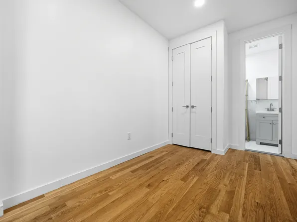 827 Putnam Avenue image 9 of 12