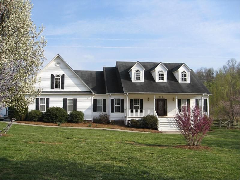 1st image of 206 Riverwood Dr
