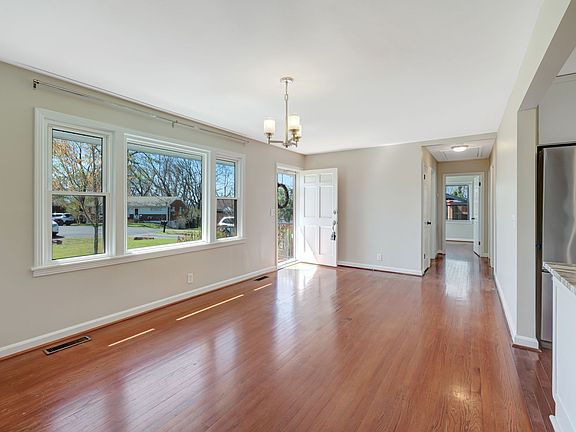 5th image of 103 Graeme Dr