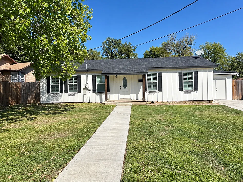 2417 Oak Dr