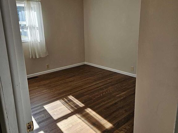 4th image of 284 E Sternberg Rd