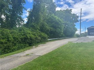 Sarah St, Weirton, WV 26062