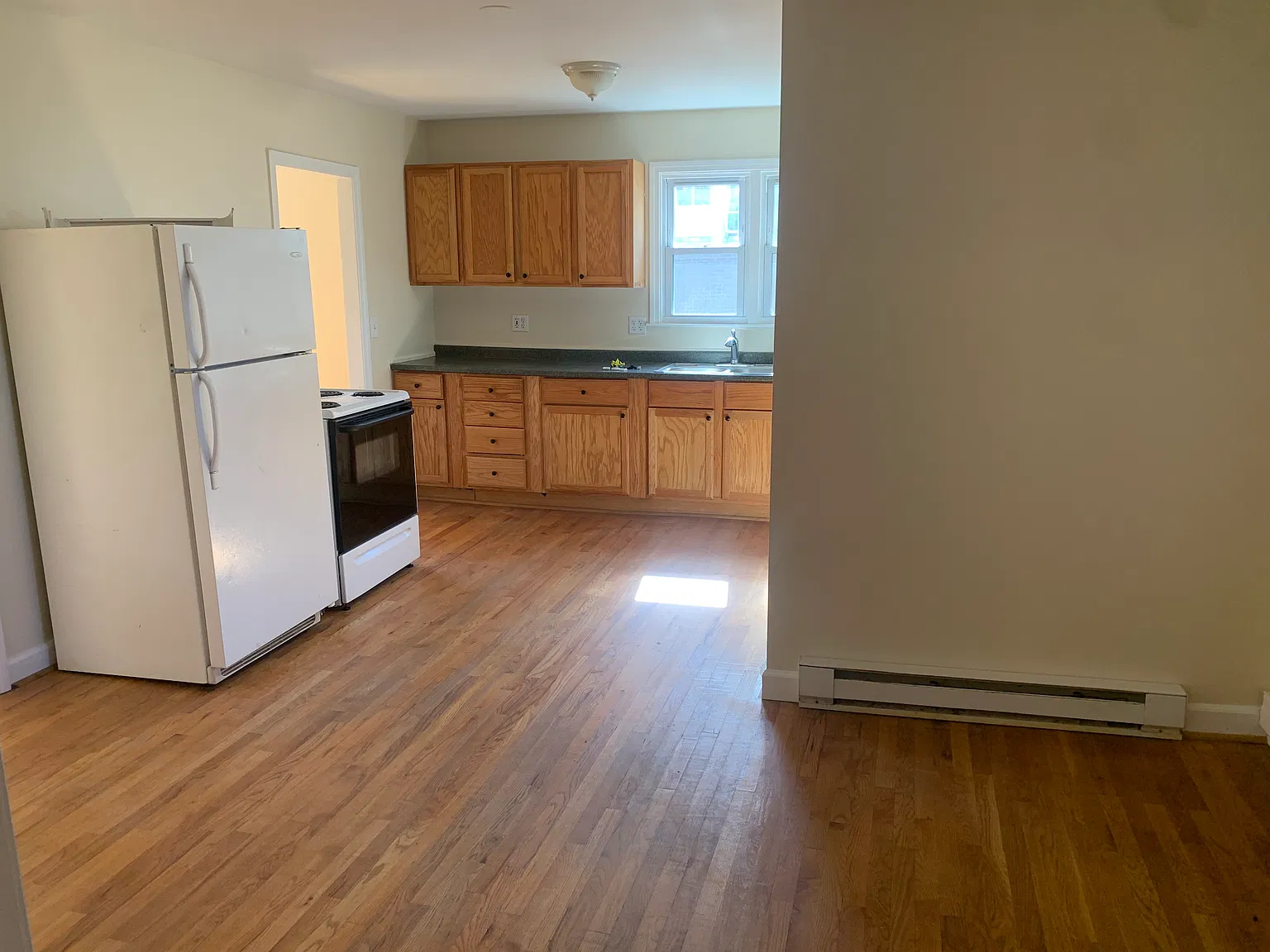 2 bed, 1200 sqft, $1,600 — Photo 4
