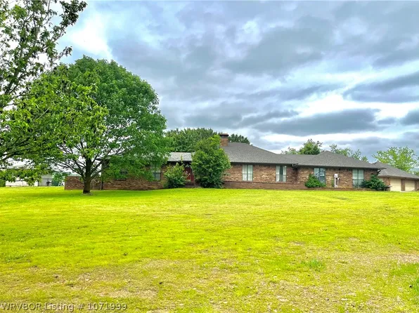 615 Country Club Rd, Poteau, OK 74953