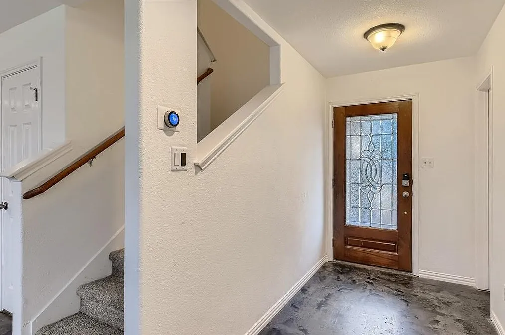4 bed, 2.5 bath, 1901 sqft, $1,999 — Photo 4