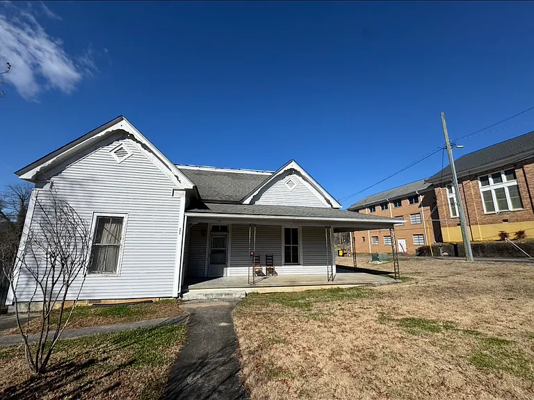 600 S Broad St SW — Photo 3