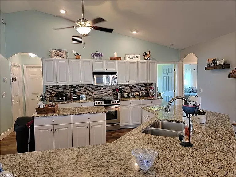 1119 SW 41st Ter — Photo 2