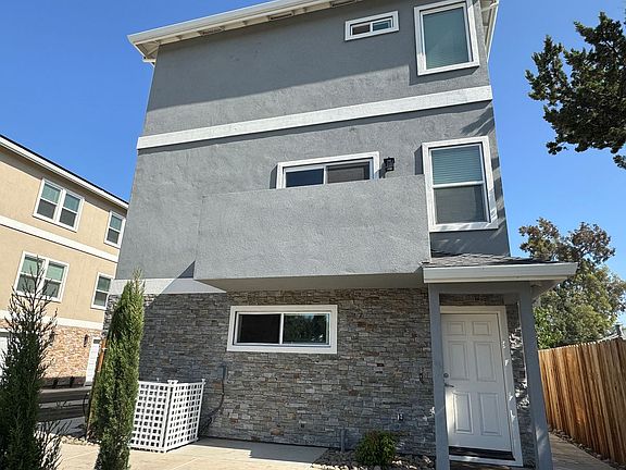 4th image of 240 W Pearl Ave