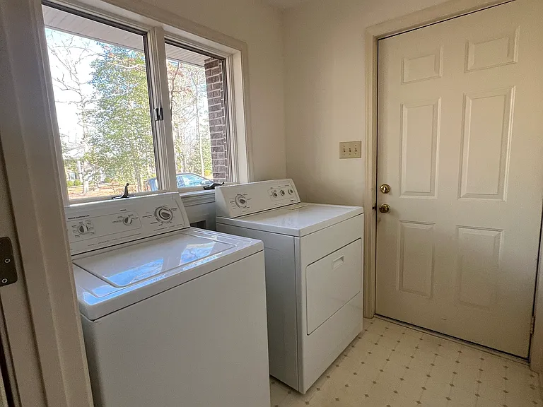 303 Lake Pointe Dr — Photo 20