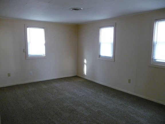 4th image of 2601 McKeen St