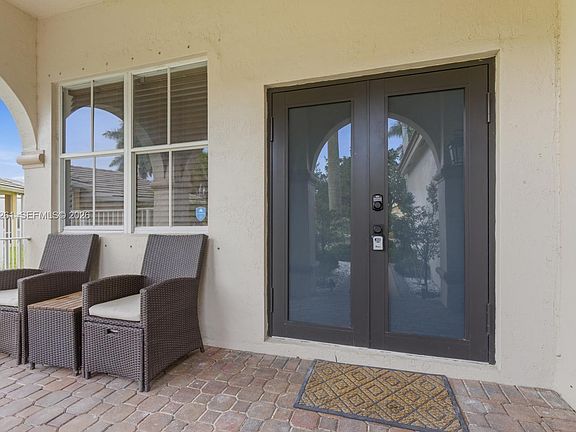 5th image of 663 Live Oak Ln
