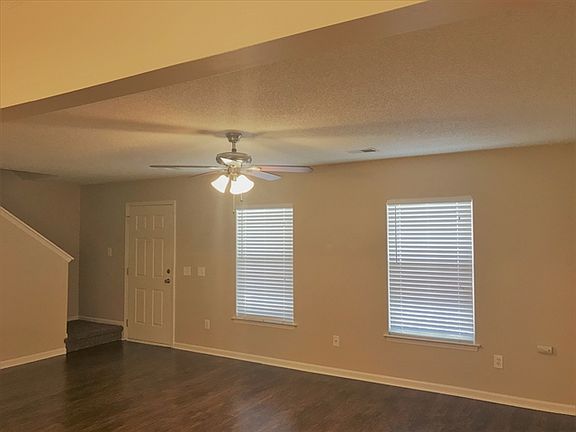2nd image of 109 Hunters Wood Dr