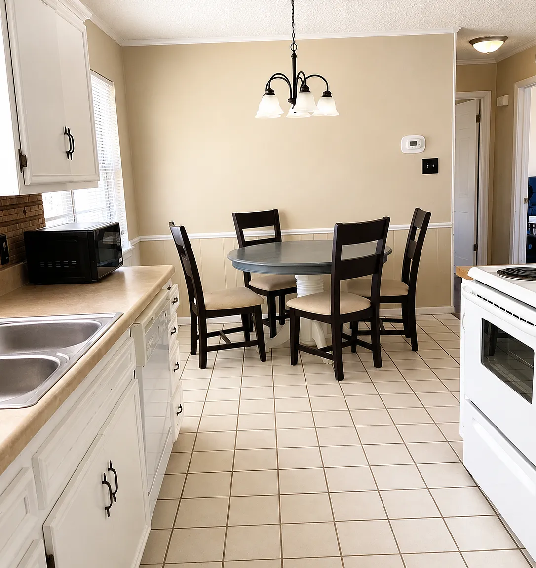 2 bed, 902 sqft, $4,500 — Photo 1