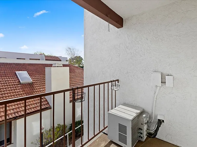 6350 Genesee Ave — Photo 19