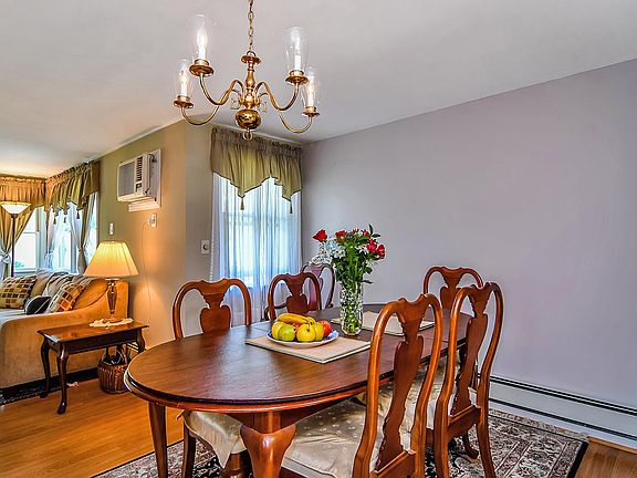 4th image of 39 Wakefield Ave