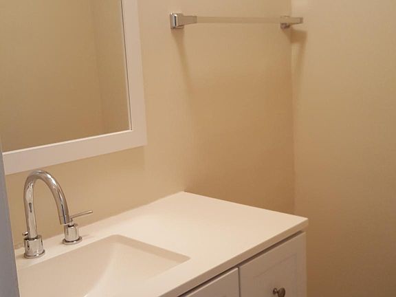 5th image of 984 Sierra Vista Ln #984