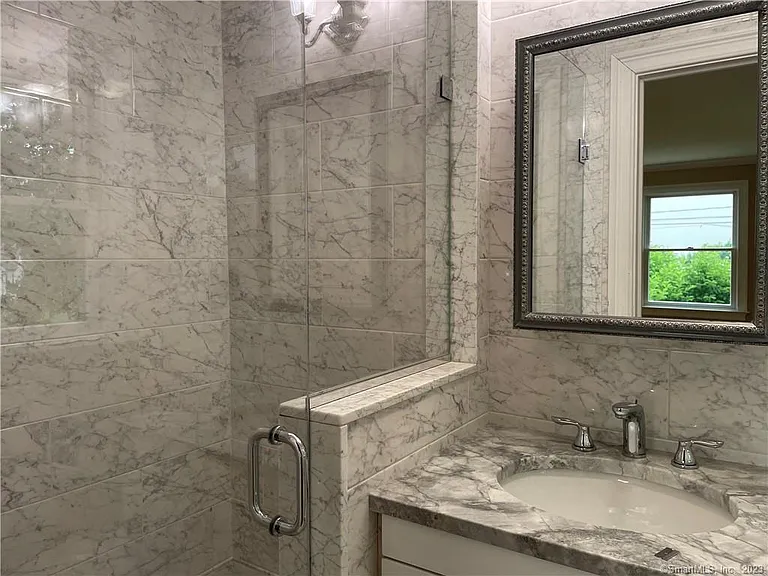 98 Soundview Dr — Photo 17