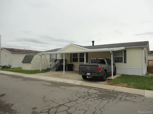 25182 Frontier Cir, Flat Rock, MI 48134