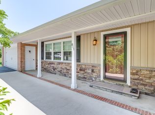 811 Honeysuckle Dr, Martinsburg, WV 25401
