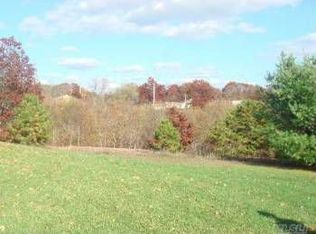 320 Patchogue Holbrook Rd, Holbrook, NY 11741