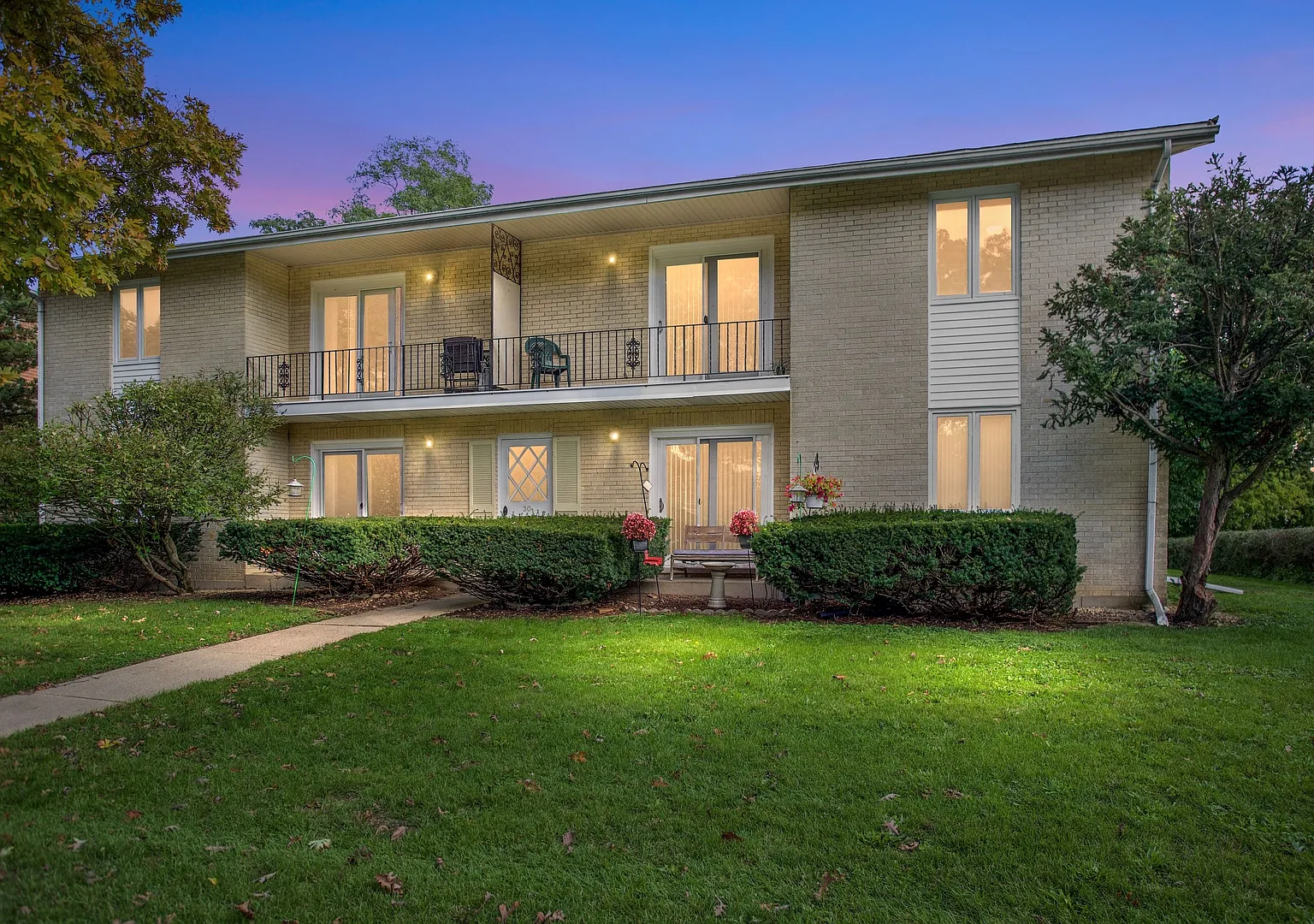 2 bed, 1200 sqft, $1,800 — Photo 1