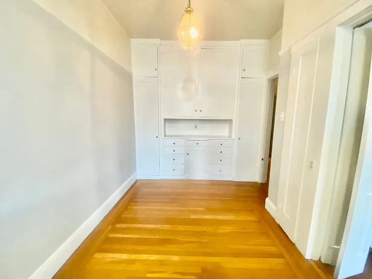 2815 Filbert St #204 — Photo 5