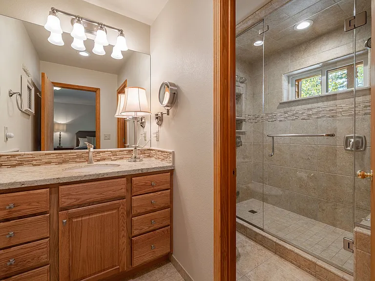 7611 Kingswood Dr — Photo 25