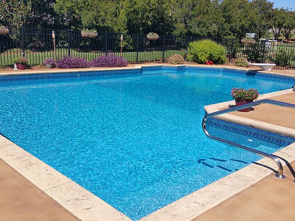 Large Salt Water Pool! 