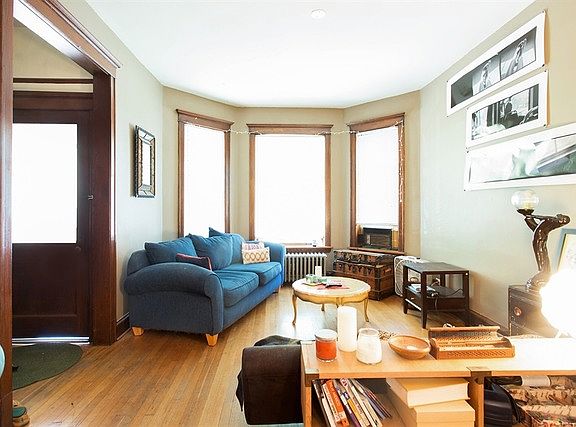 2nd image of 3278 W Wrightwood Ave