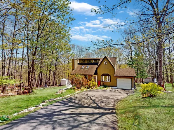 116 Hilltop Dr, Dingmans Ferry, PA 18328