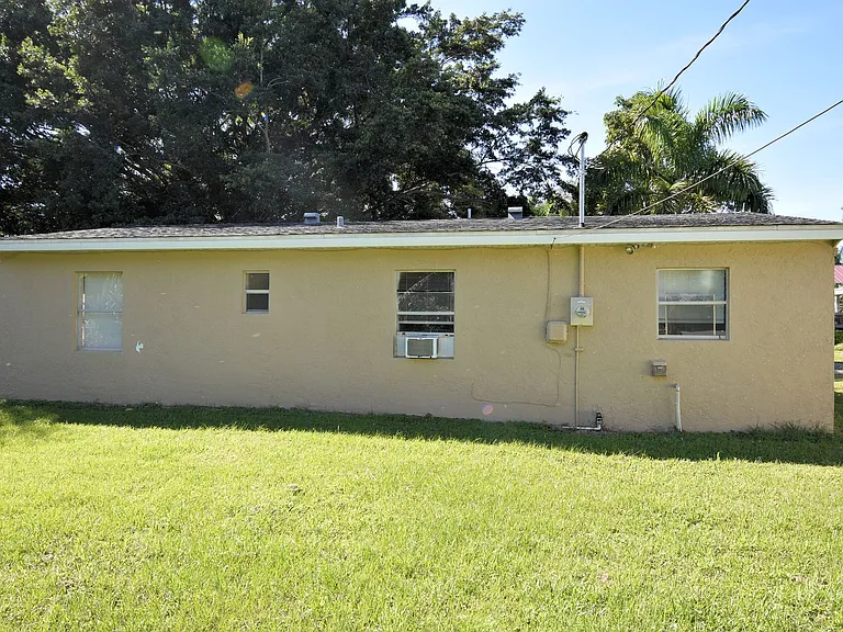 319 Montgomery Ave — Photo 11