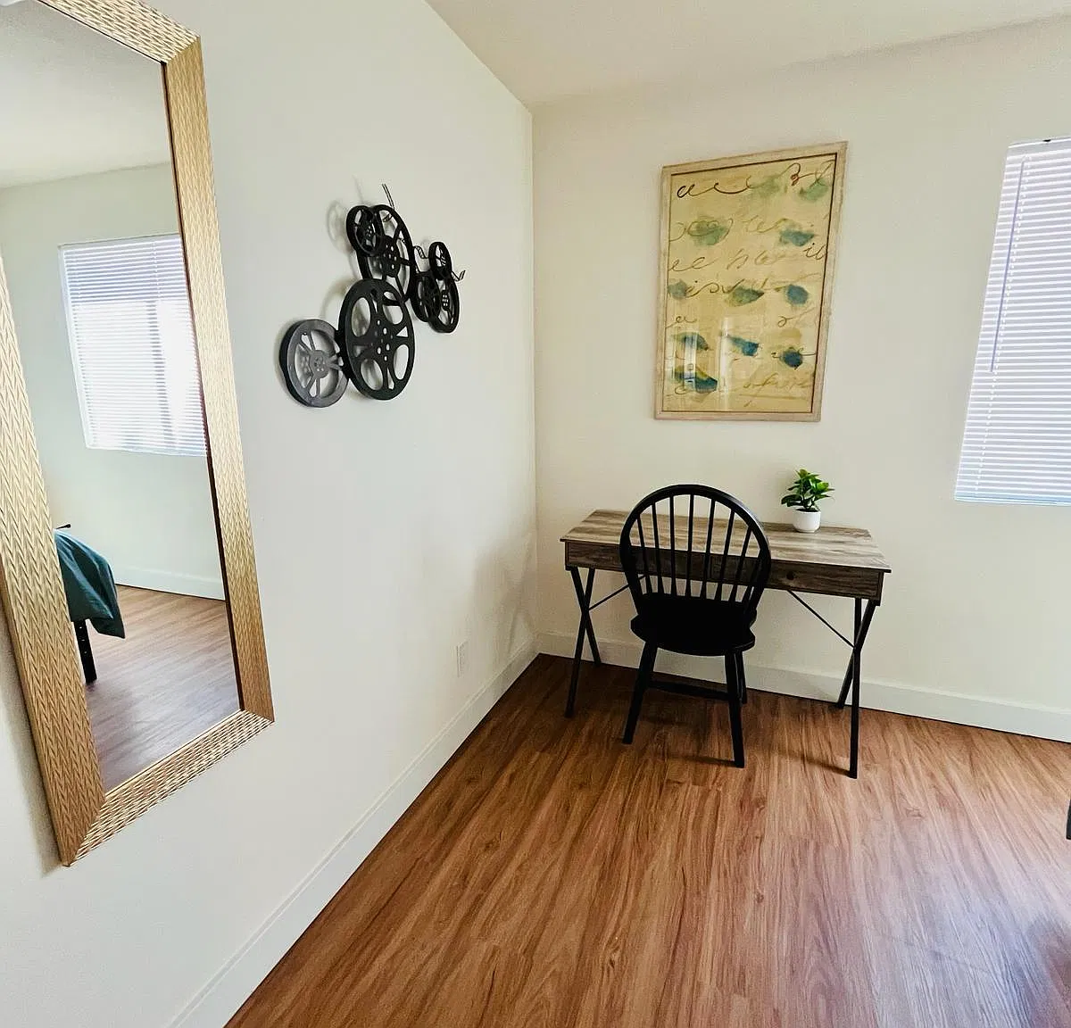 4 bed, 2.0 bath, 1400 sqft, $793 — Photo 1