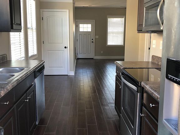 2nd image of 506 Wesley Pl