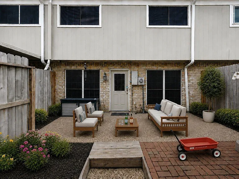1653 W Sam Houston Pkwy S — Photo 18
