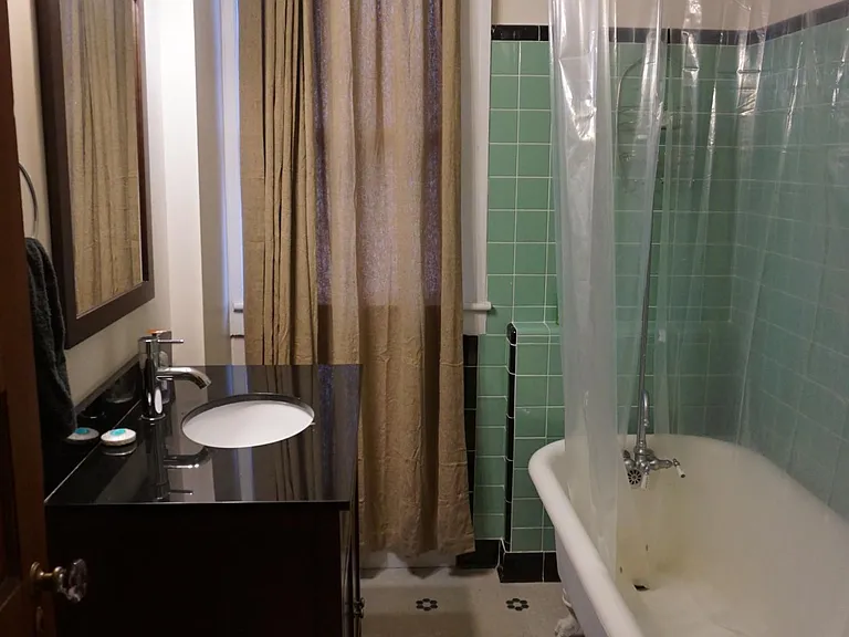 175 W Chestnut St — Photo 10
