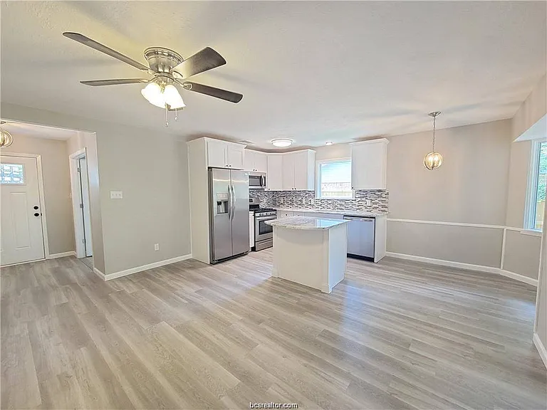 1409 Broadmoor Dr — Photo 5