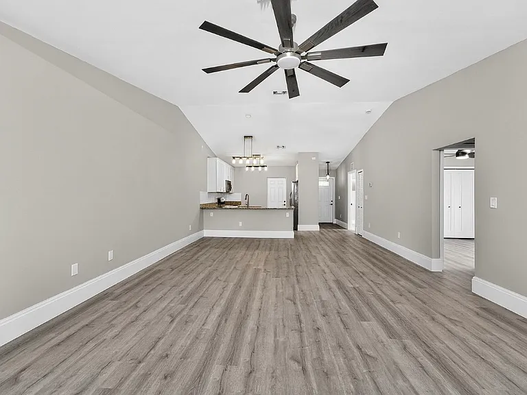 2090 Como St #2090 — Photo 12