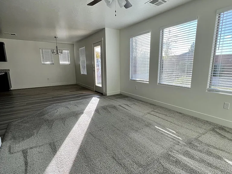 3128 E Halo Ln — Photo 7