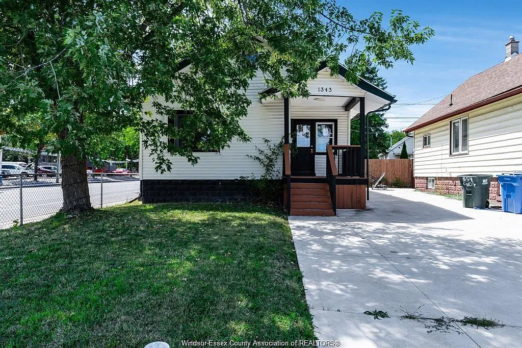 3 bed, 1.5 bath, $2,500 — Photo 2