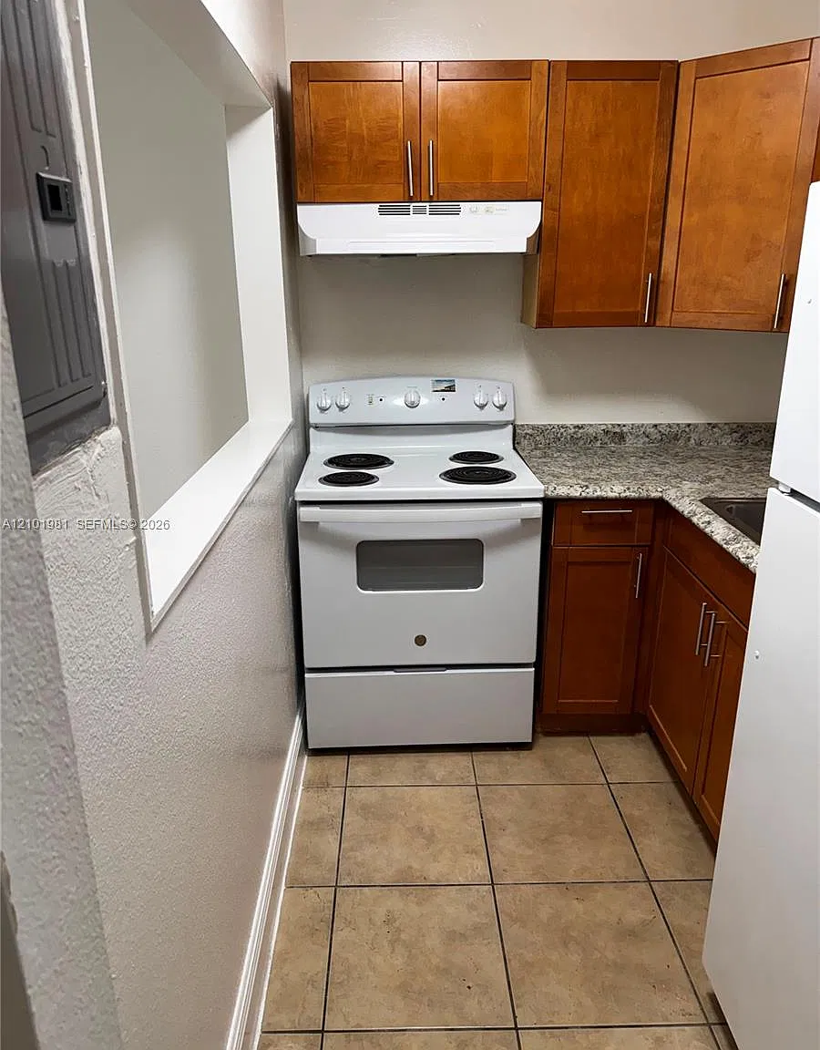 Ocean Drive Estates Condo — Photo 3