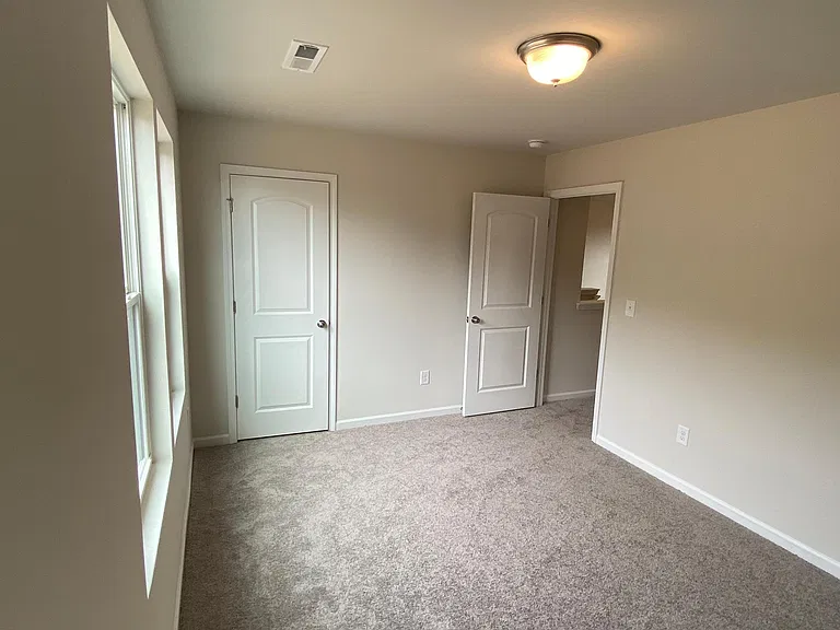 1542 Catskill Way — Photo 18