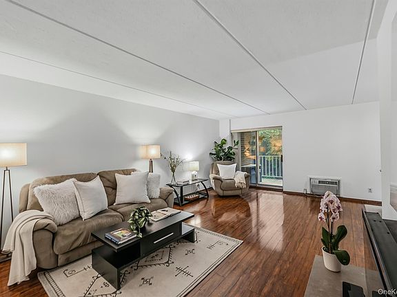 4th image of 412 Benedict Avenue #3B