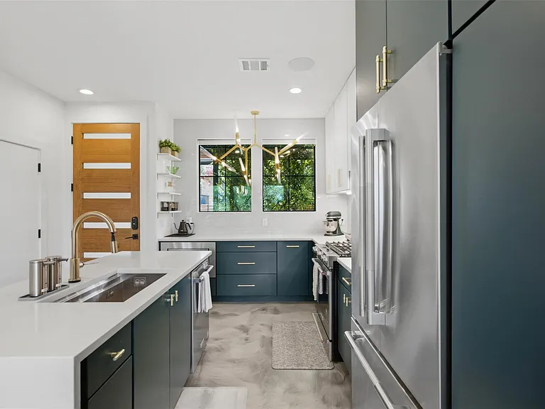 2711 Crest Ave #A — Photo 6