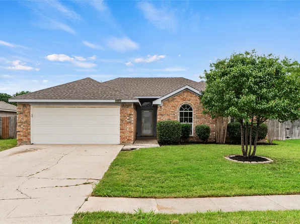 809 Amber Dr, Saginaw, TX 76179