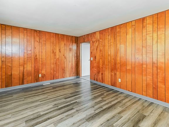 4th image of 10926 Pleasanthill Dr