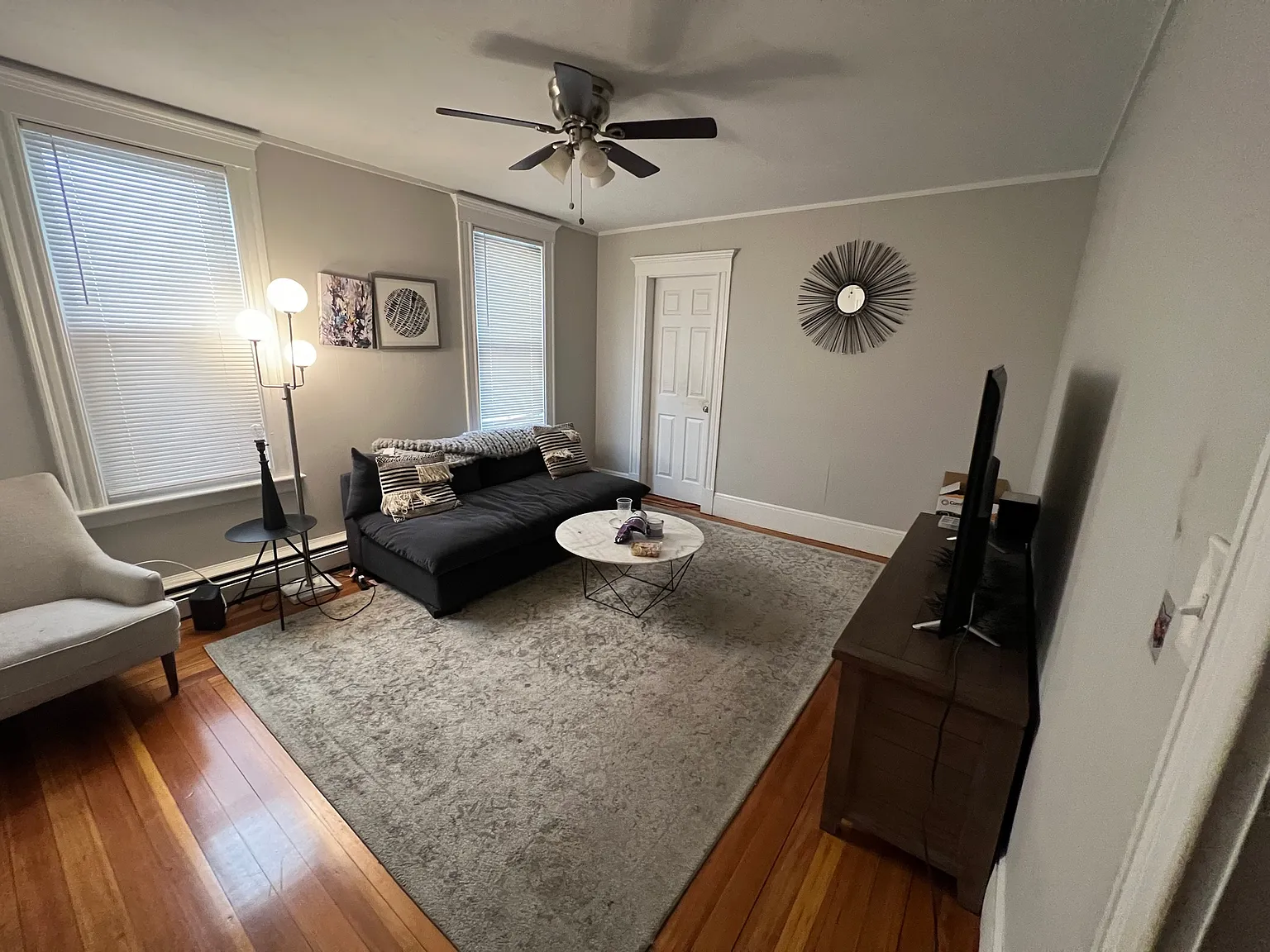 3 bed, 1296 sqft, $3,350 — Photo 1