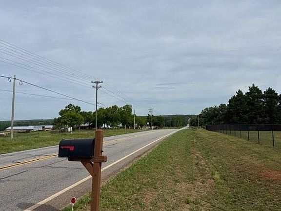 5th image of 2420 Comer Rd
