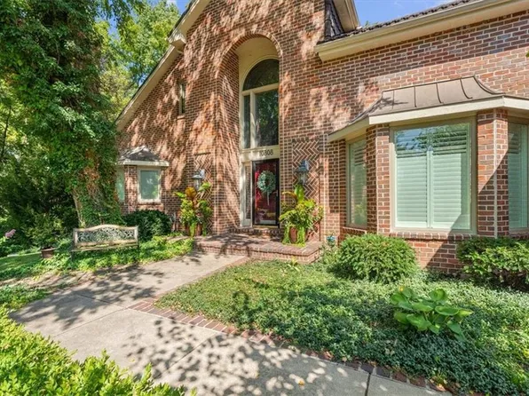10808 W 118th Ter, Overland Park, KS 66210