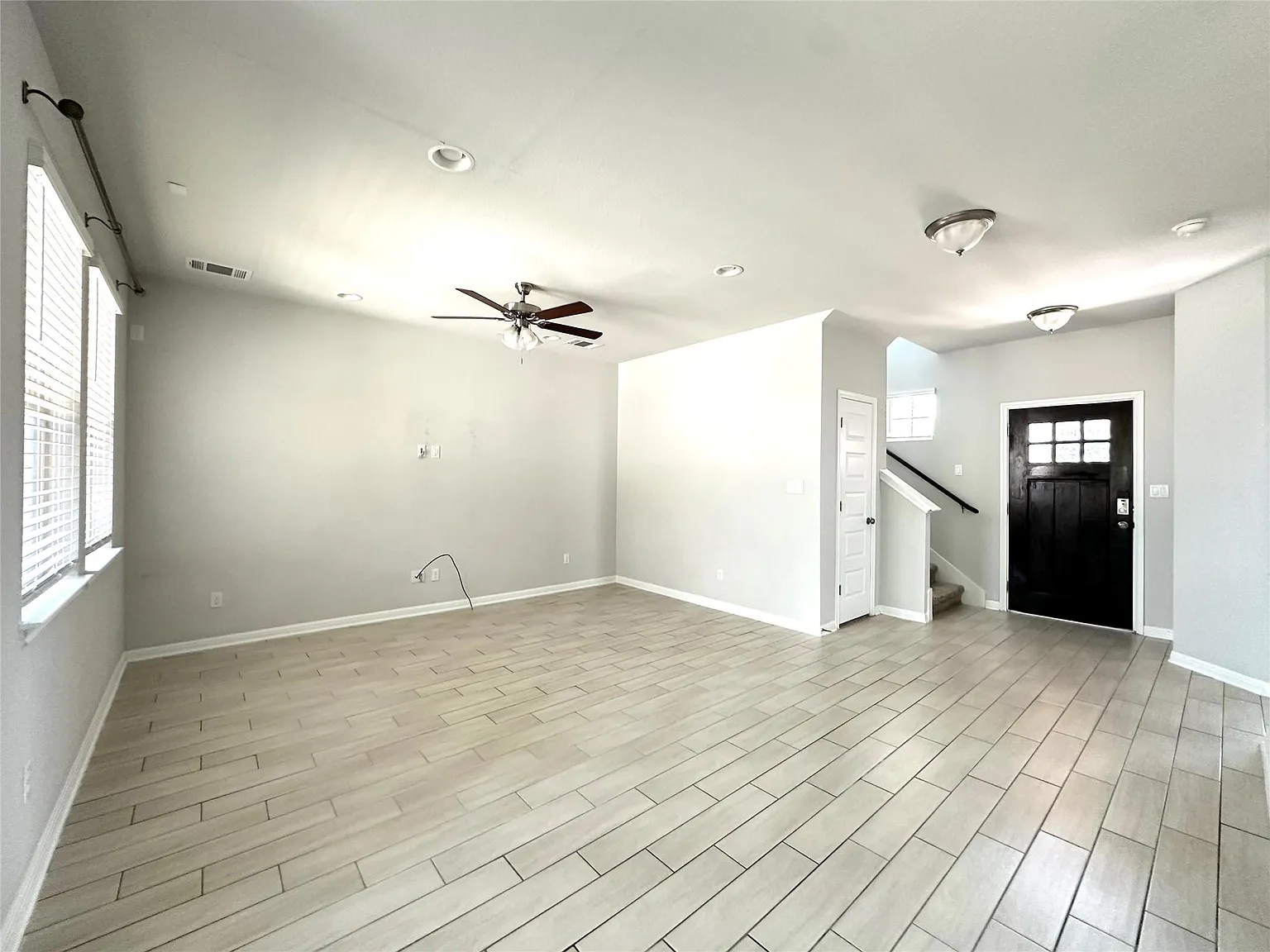 4 bed, 3.0 bath, 1822 sqft, $2,300 — Photo 4